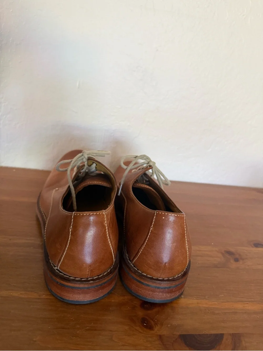 Classic Tan Leather Derby Shoes with Cream Laces